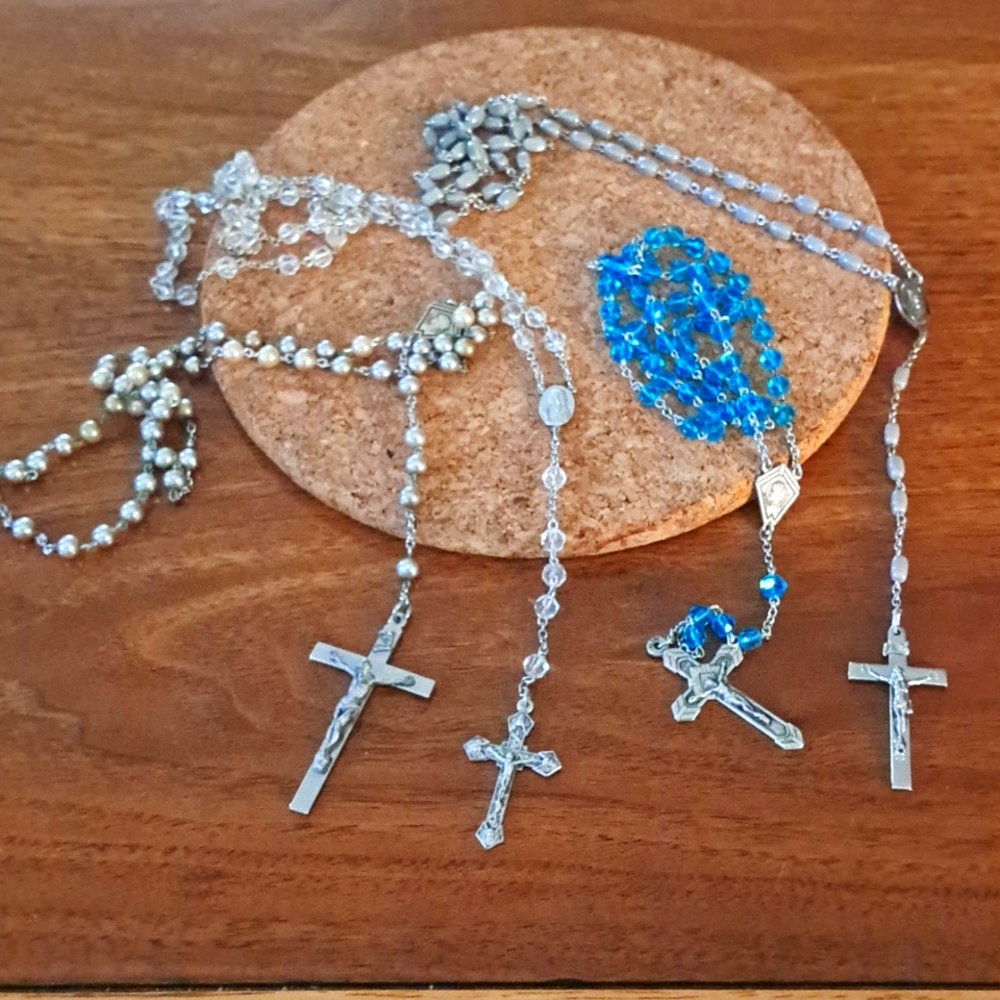 Lot of 4 Catholic rosaries, lot of 4